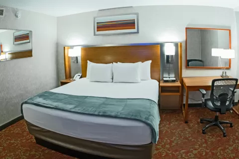 hiltop-hotel-pool-side-queen-room